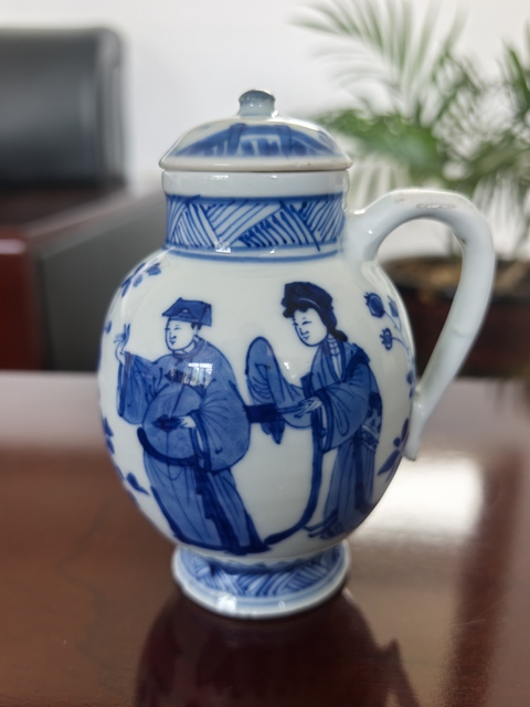 古玩陶瓷人物紋青花壺真品鑒賞圖