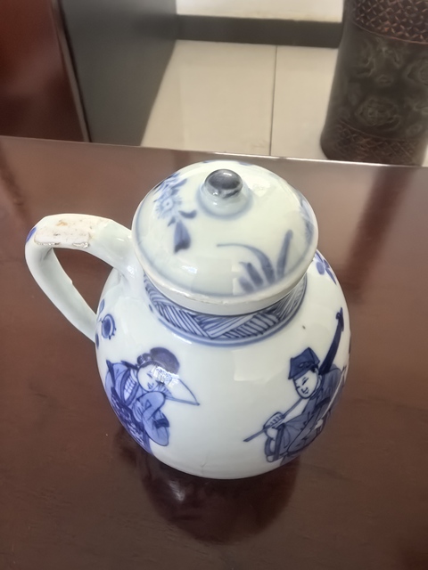 古玩陶瓷人物紋青花壺真品鑒賞圖