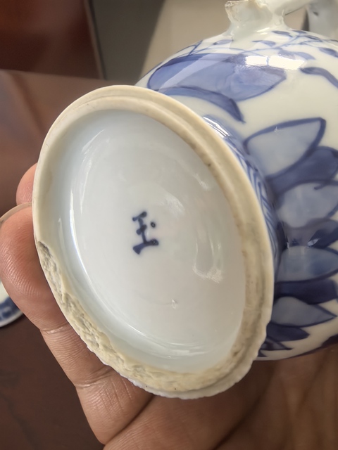古玩陶瓷人物紋青花壺真品鑒賞圖