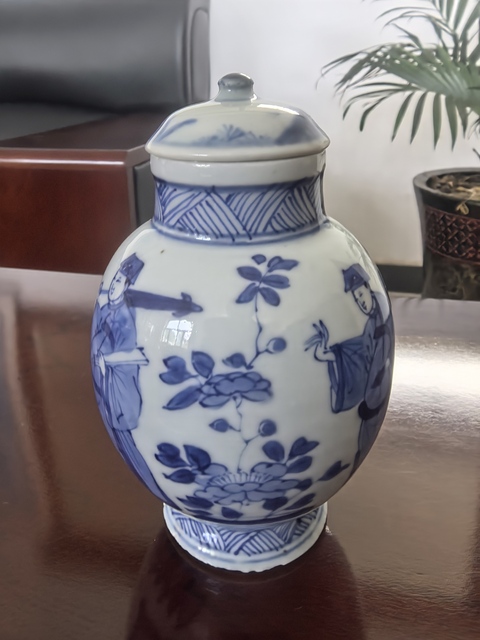 古玩陶瓷人物紋青花壺真品鑒賞圖