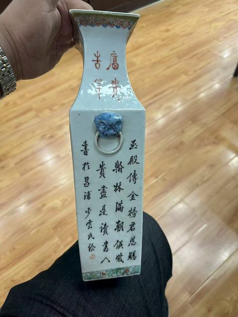 古玩陶瓷粉彩人物故事紋四方瓶真品鑒賞圖
