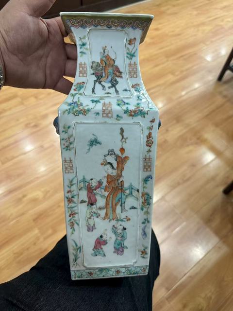 古玩陶瓷粉彩人物故事紋四方瓶真品鑒賞圖