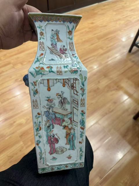 古玩陶瓷粉彩人物故事紋四方瓶真品鑒賞圖
