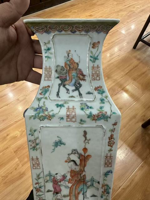 古玩陶瓷粉彩人物故事紋四方瓶真品鑒賞圖