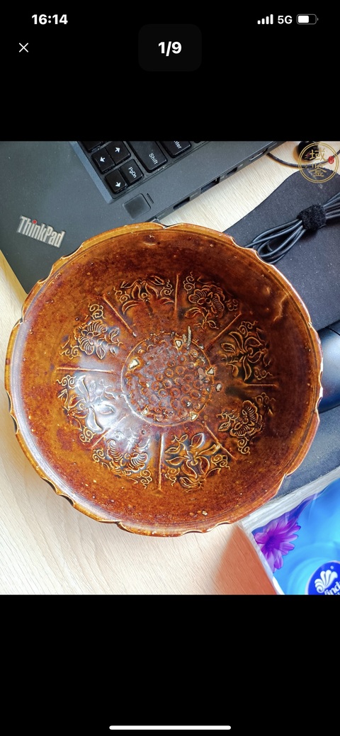 古玩陶瓷褐釉花卉紋花口碗真品鑒賞圖