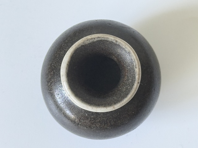 古玩陶瓷清早期茶葉末釉白唇口茶葉罐。真品鑒賞圖