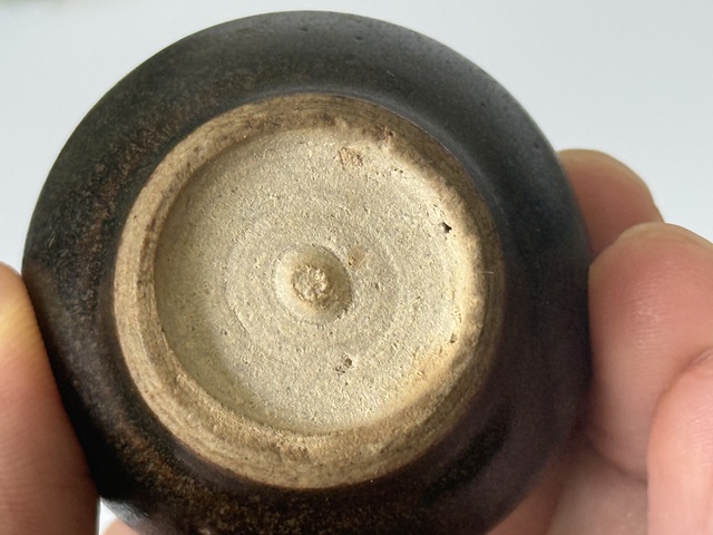 古玩陶瓷清早期茶葉末釉白唇口茶葉罐。真品鑒賞圖
