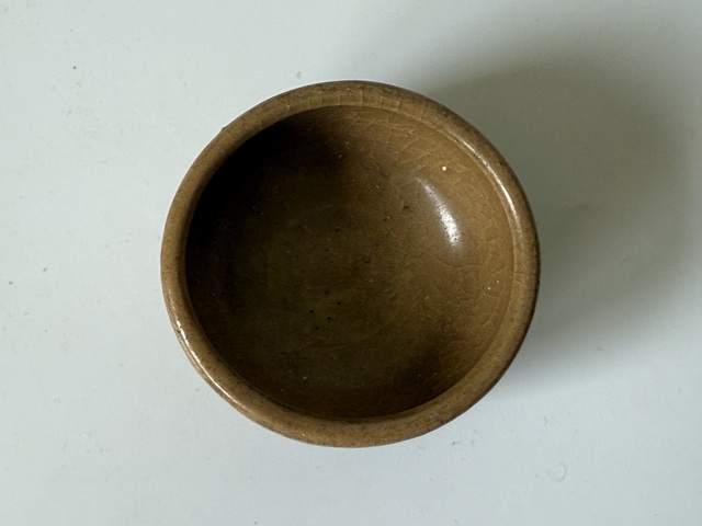 古玩陶瓷元代龍泉窯黃釉杯真品鑒賞圖