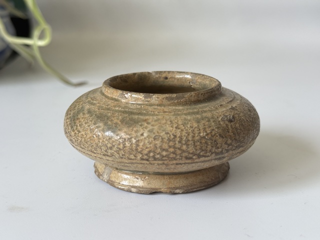 古玩陶瓷西晉越窯棱紋水盂真品鑒賞圖