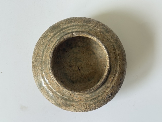 古玩陶瓷西晉越窯棱紋水盂真品鑒賞圖