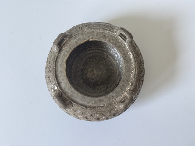 古玩陶瓷越窯青瓷四系棱形紋蓋罐真品鑒賞圖