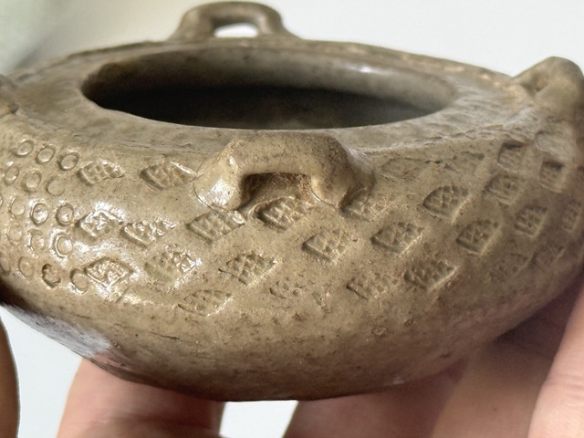 古玩陶瓷越窯青瓷四系棱形紋蓋罐真品鑒賞圖
