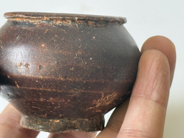 古玩陶瓷北宋醬釉茶葉罐真品鑒賞圖