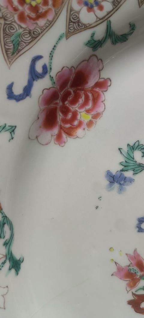 古玩陶瓷粉彩花卉紋盤真品鑒賞圖