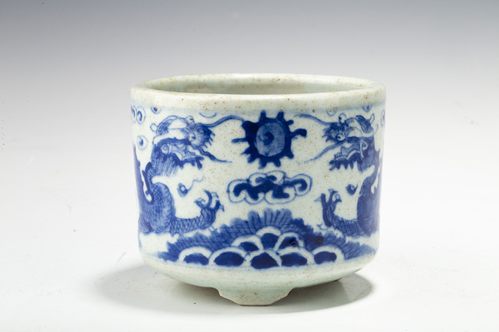 古玩陶瓷清中晚·青花雙龍戲珠紋筒式爐真品鑒賞圖