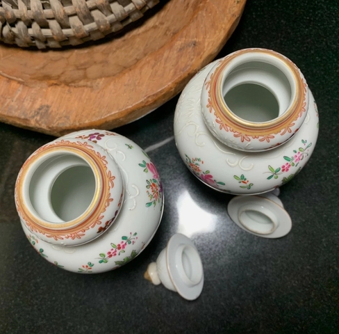 古玩陶瓷粉彩徽章瓷葫蘆瓶真品鑒賞圖