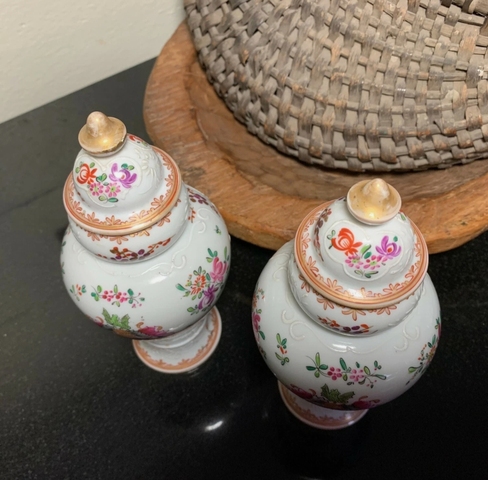 古玩陶瓷粉彩徽章瓷葫蘆瓶真品鑒賞圖