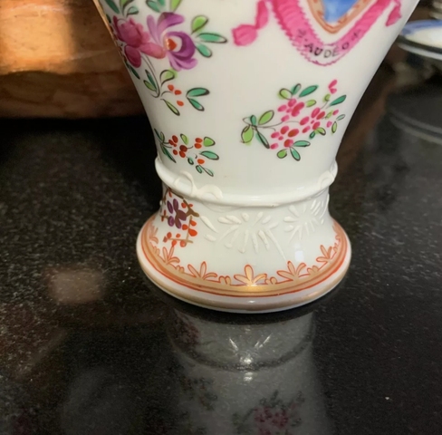 古玩陶瓷粉彩徽章瓷葫蘆瓶真品鑒賞圖