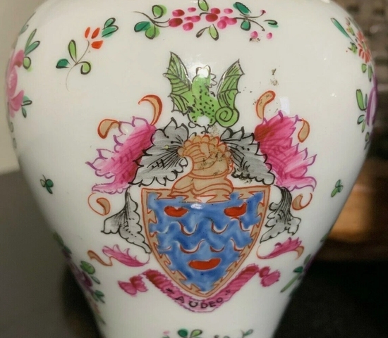 古玩陶瓷粉彩徽章瓷葫蘆瓶真品鑒賞圖