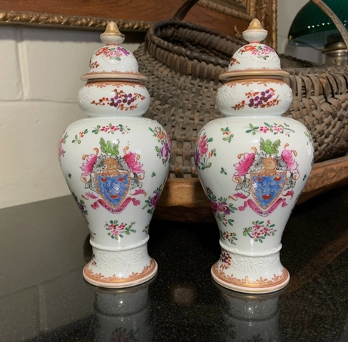 古玩陶瓷粉彩徽章瓷葫蘆瓶真品鑒賞圖