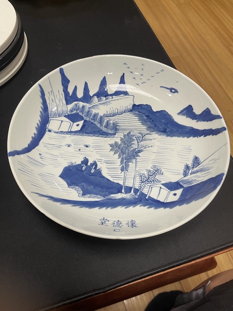 古玩陶瓷人物山水青花盤真品鑒賞圖