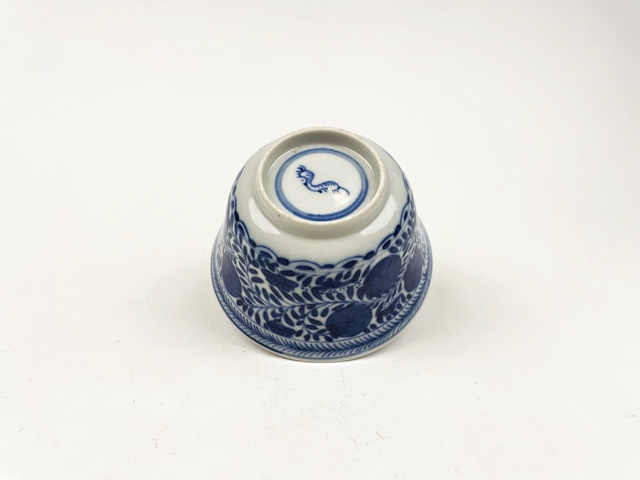 古玩陶瓷清晚期·青花纏枝皮球花仰鐘碗拍賣,當前價格376元