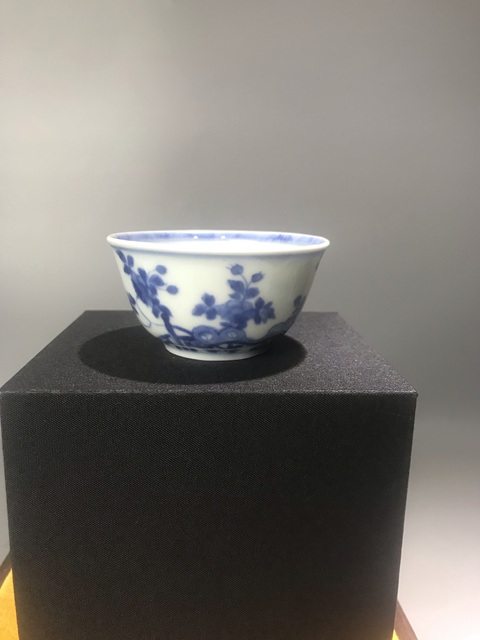 古玩陶瓷（精品品茗杯）清-康熙-洞石欄桿蝶戀花-品茗杯拍賣，當前價格732元