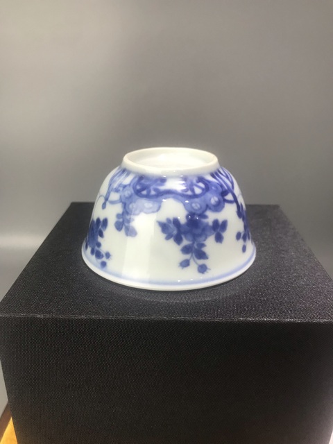 古玩陶瓷（精品品茗杯）清-康熙-洞石欄桿蝶戀花-品茗杯拍賣，當前價格732元