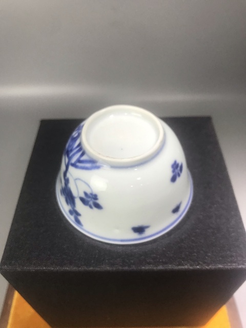 古玩陶瓷（精品品茗杯）清-康熙-洞石欄桿蝶戀花-品茗杯拍賣，當前價格732元