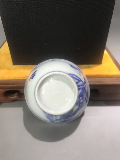 古玩陶瓷（精品品茗杯）清-康熙-洞石欄桿蝶戀花-品茗杯拍賣，當前價格732元