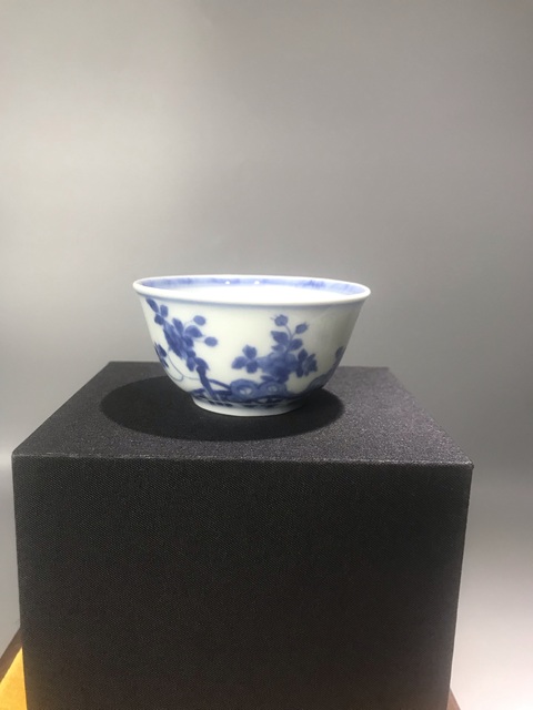 古玩陶瓷（精品品茗杯）清-康熙-洞石欄桿蝶戀花-品茗杯拍賣，當前價格732元