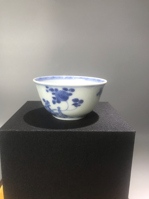古玩陶瓷（精品品茗杯）清-康熙-洞石欄桿蝶戀花-品茗杯拍賣，當前價格732元