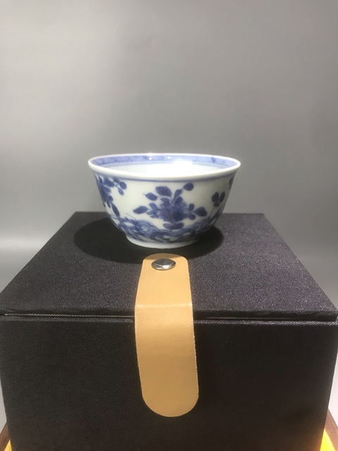 古玩陶瓷（精品品茗杯）清-康熙-洞石欄桿蝶戀花-品茗杯拍賣，當前價格732元
