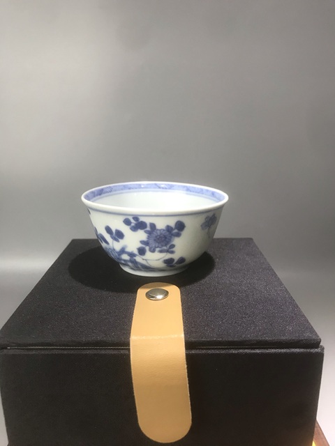 古玩陶瓷（精品品茗杯）清-康熙-洞石欄桿蝶戀花-品茗杯拍賣，當前價格732元
