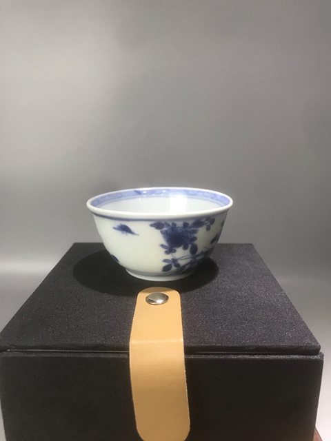 古玩陶瓷（精品品茗杯）清-康熙-洞石欄桿蝶戀花-品茗杯拍賣，當前價格732元