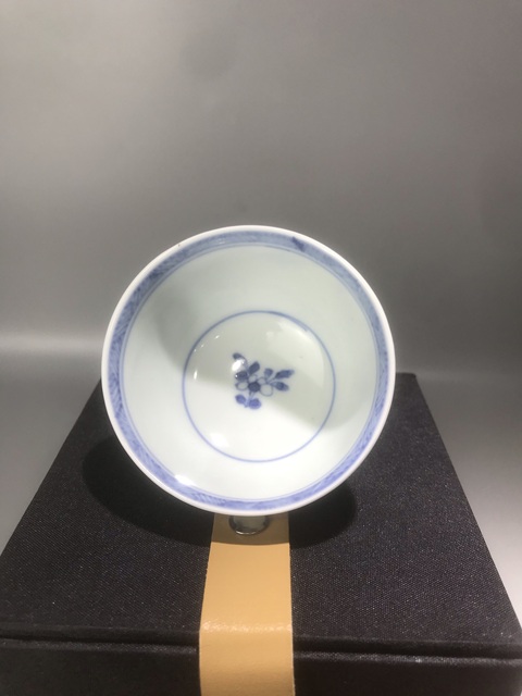 古玩陶瓷（精品品茗杯）清-康熙-洞石欄桿蝶戀花-品茗杯拍賣，當前價格732元