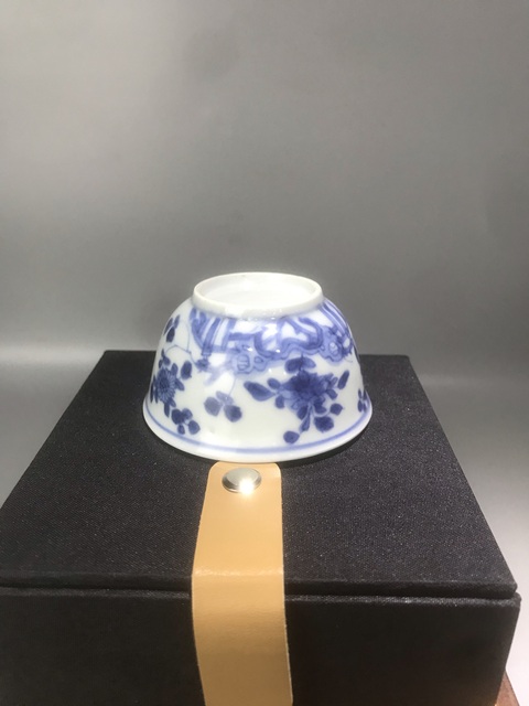 古玩陶瓷（精品品茗杯）清-康熙-洞石欄桿蝶戀花-品茗杯拍賣，當前價格732元