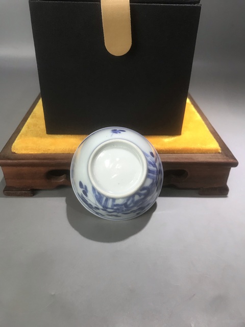 古玩陶瓷（精品品茗杯）清-康熙-洞石欄桿蝶戀花-品茗杯拍賣，當前價格732元