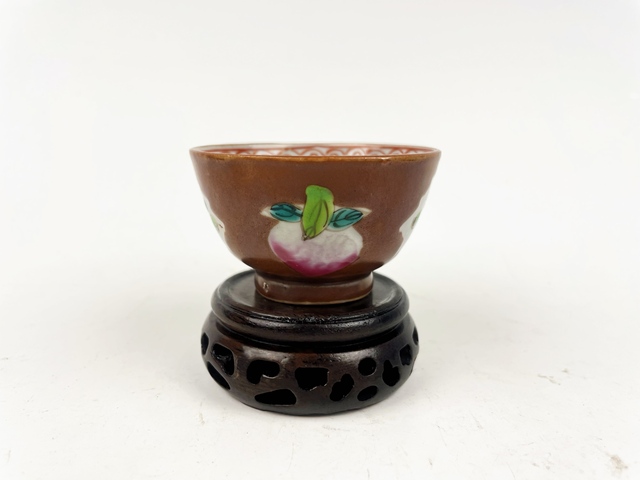 古玩陶瓷清雍正·粉彩粉彩桃紋紫金釉杯拍賣，當前價格217元
