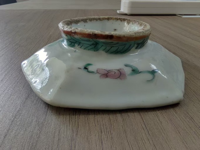 古玩陶瓷粉彩花卉紋貢盤真品鑒賞圖