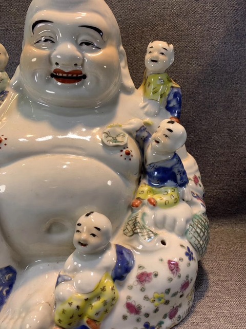 古玩陶瓷五子鬧佛粉彩塑像真品鑒賞圖