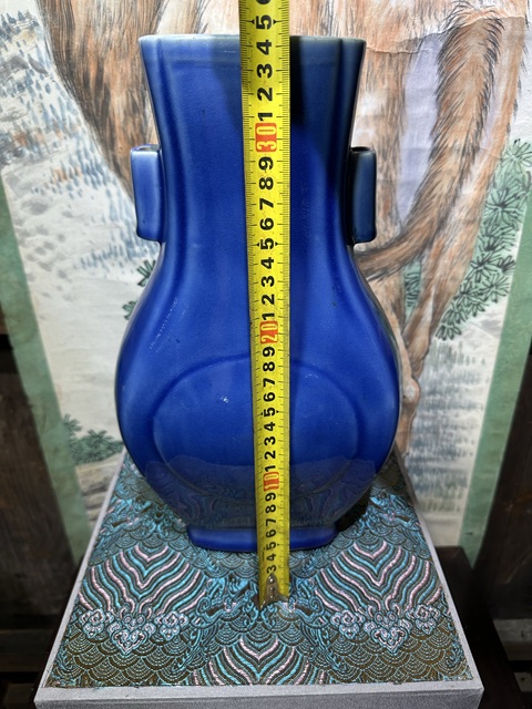古玩陶瓷藍釉杏圓貫耳瓶真品鑒賞圖