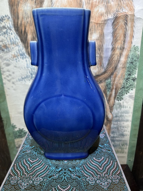 古玩陶瓷藍釉杏圓貫耳瓶真品鑒賞圖