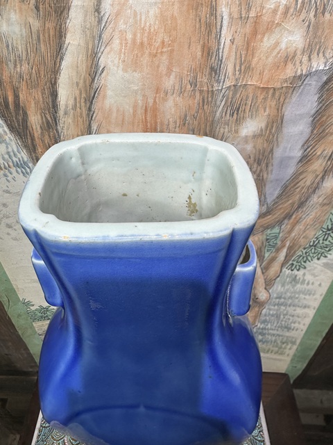 古玩陶瓷藍釉杏圓貫耳瓶真品鑒賞圖