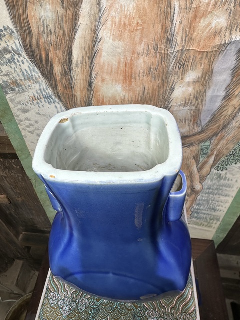 古玩陶瓷藍釉杏圓貫耳瓶真品鑒賞圖