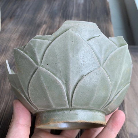 古玩陶瓷越窯青瓷刻仰蓮紋碗真品鑒賞圖