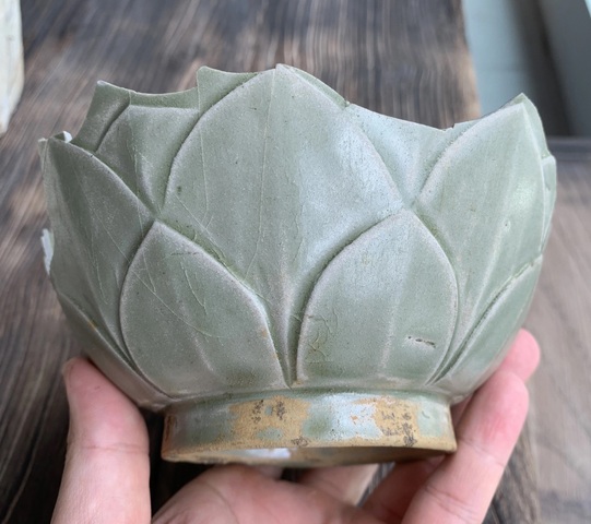 古玩陶瓷越窯青瓷刻仰蓮紋碗真品鑒賞圖