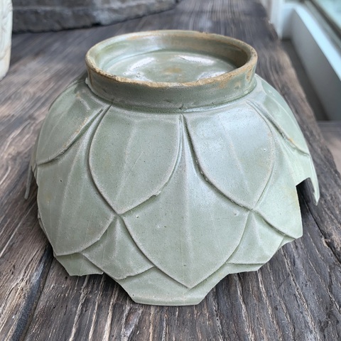 古玩陶瓷越窯青瓷刻仰蓮紋碗真品鑒賞圖