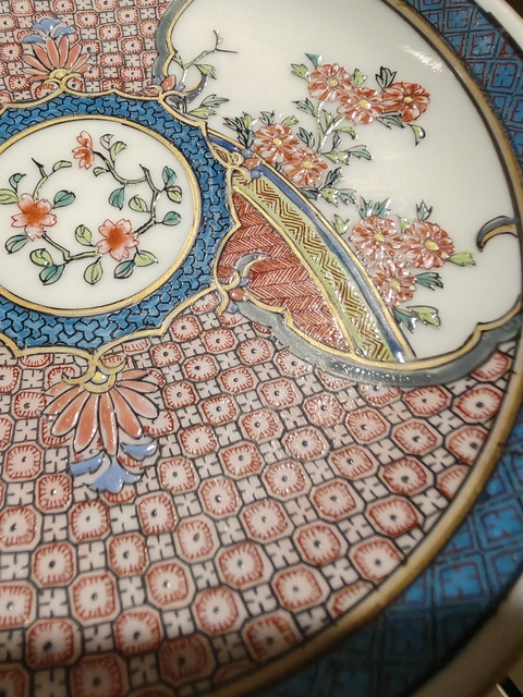 古玩陶瓷19世紀 粉彩花卉紋盤真品鑒賞圖