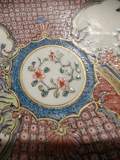 古玩陶瓷19世紀 粉彩花卉紋盤真品鑒賞圖